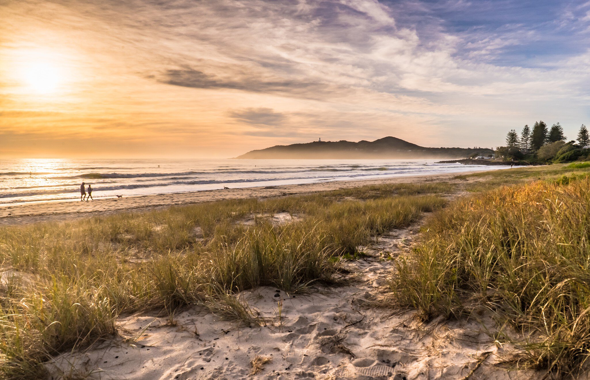 Sunrise on Main Beach, Byron Bay, Australia  License Type: media  Download Time: 2022-05-03T07:30:44.000Z  User: mvm_lonelyplanet  Is Editorial: No  purchase_order:   