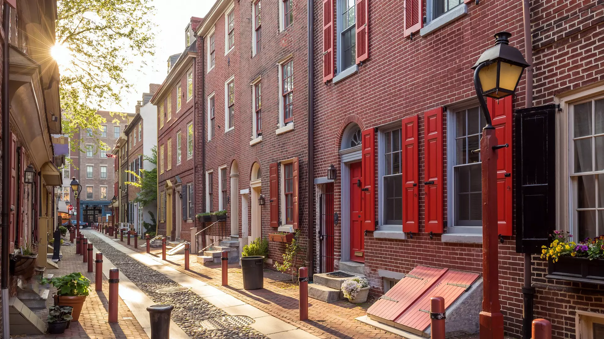 The historic Old City in Philadelphia, Pennsylvania. Elfreth's Alley, referred to as the nation's oldest residential street, dating to 1702.