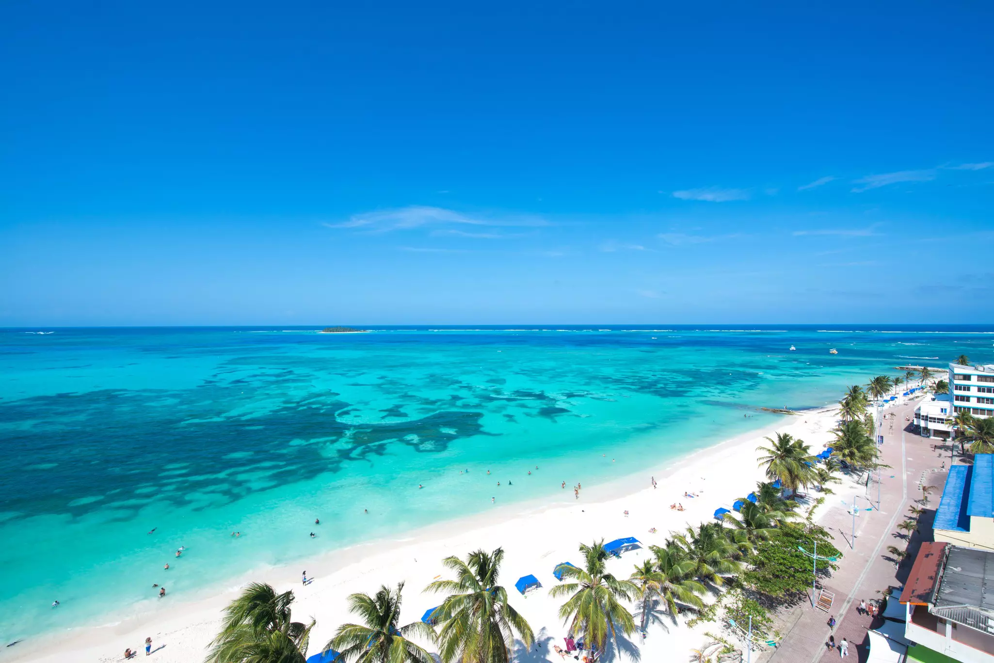 Blue waters and white sands in Providencia, Colombia
