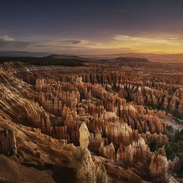 Sunrise over the amphitheater at Bryce Canyon, as seen from Inspiration Point © LordRunar / Getty Images