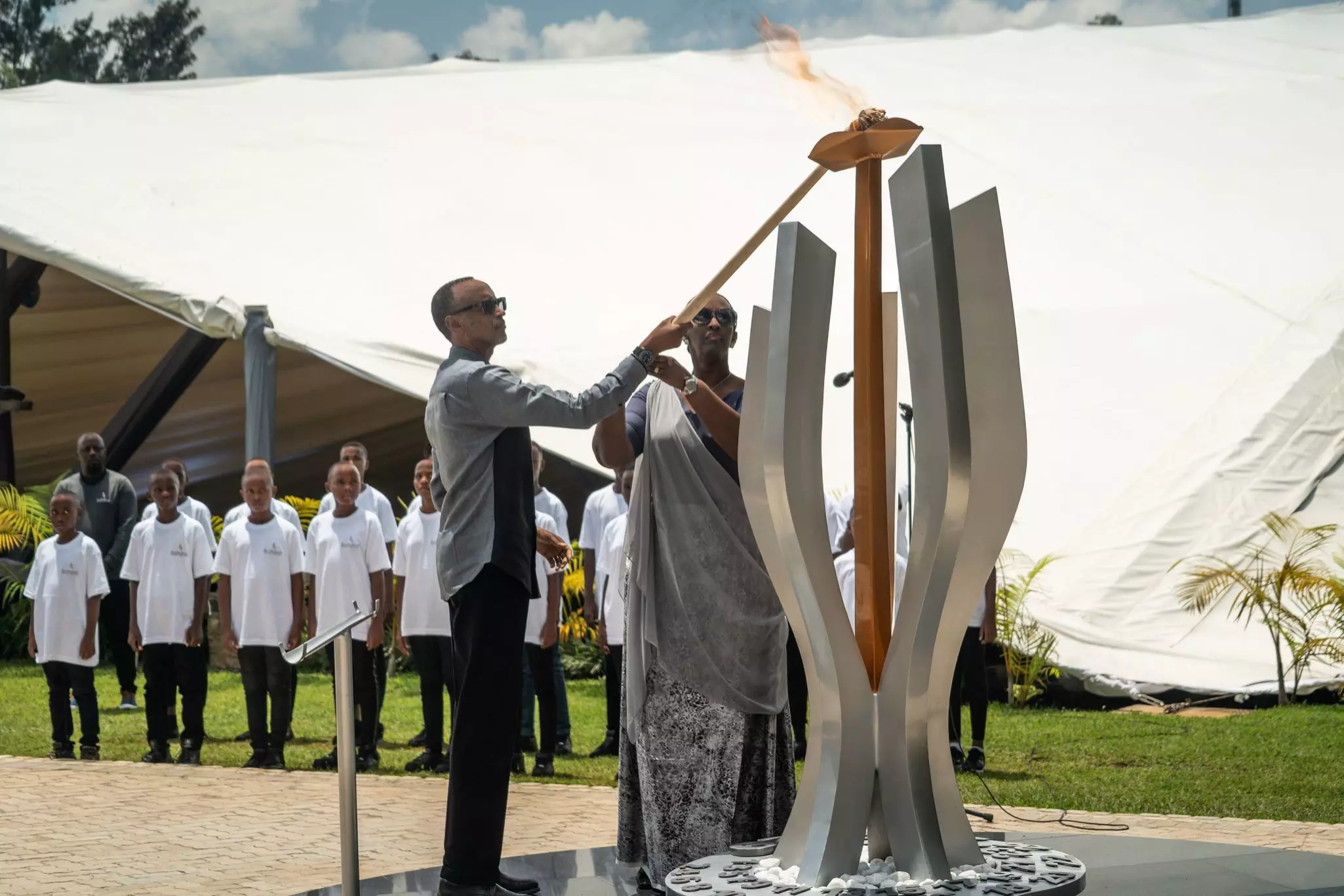 Rwandan President Paul Kagame and Rwanda First Lady Jeannette Kagame light the flame of rememberance during a commemoration ceremony for the Genocide Against the Tutsi © Mariam Kone / Getty Images