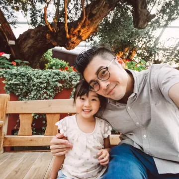 Dad talking selfie with lovely little daughter in an indoor garden joyfully
595767003
Love, Togetherness, Bonding, Happiness, Childhood