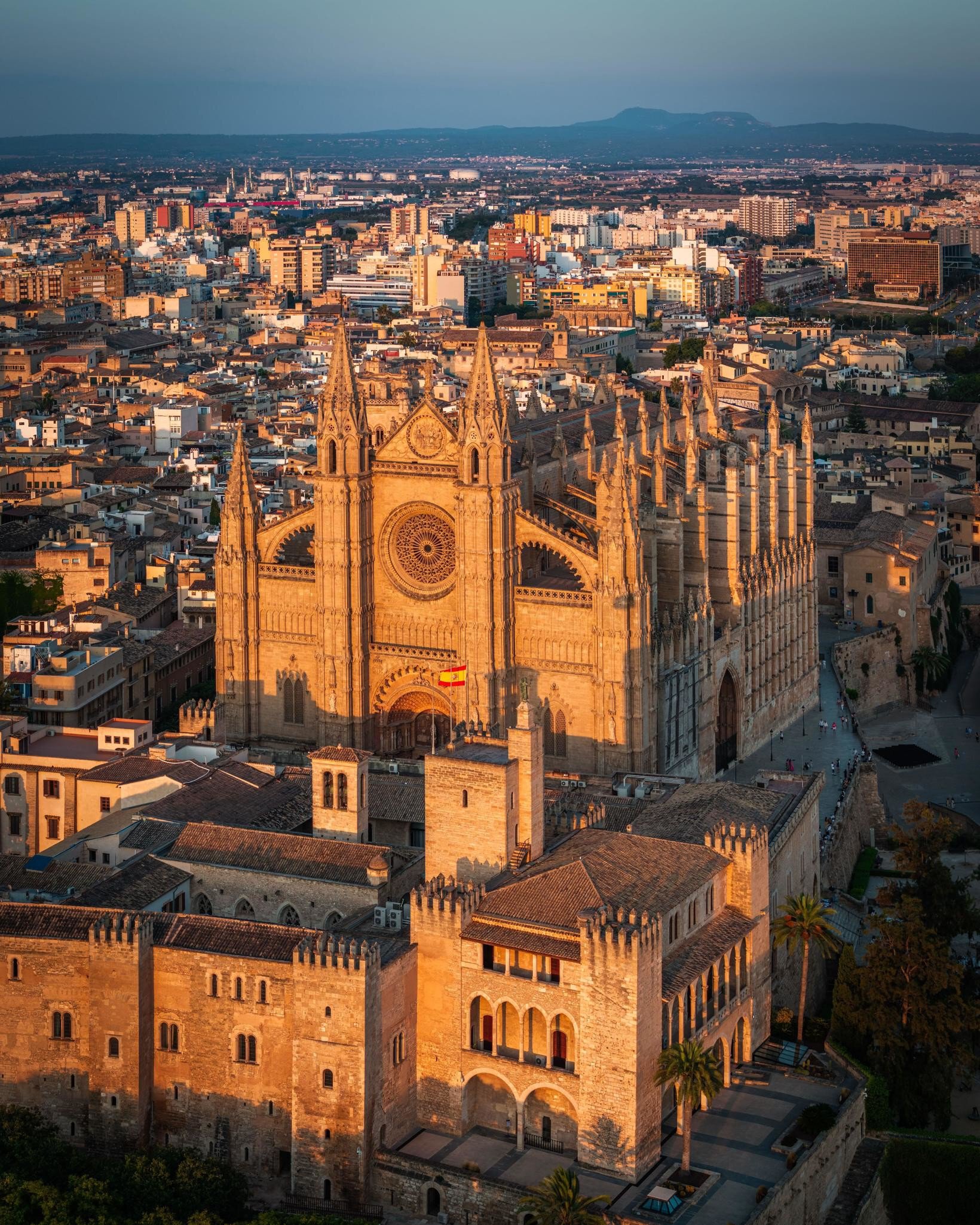 3CKB1FP Mallorca, Spain - Aerial view of the famous Catedral-Basilica de Santa Maria de Mallorca at sunset with skyline view of Palma de Majorca, the capital
3CKB1FP
Mallorca, Palma, de, Majorca, Catedral-Basilica, Spain, Palma, Cathedral, Majorca, Santa, Maria, de, Mallorca, aerial, view, church, sunset, aerial, skyline, afternoon, mediterranean, medieval, europe, landmark, attraction, famous, capital, city, town, urban, balearic, islands, tourism, island, historic, sky, facade, catholic, cityscape, sightseeing, summer, spanish, flag, palm, tree, historical, building, gothic, old
Mallorca, Spain - Aerial view of the famous Catedral-Basilica de Santa Maria de Mallorca at sunset with skyline view of Palma de Majorca, the capital. Downloaded for LP app use