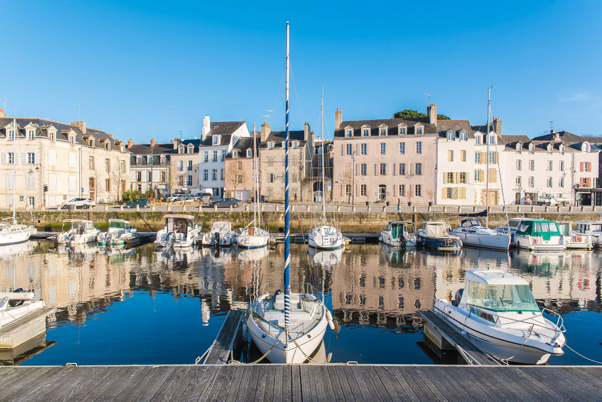 Houses and boats in the port of Vannes.