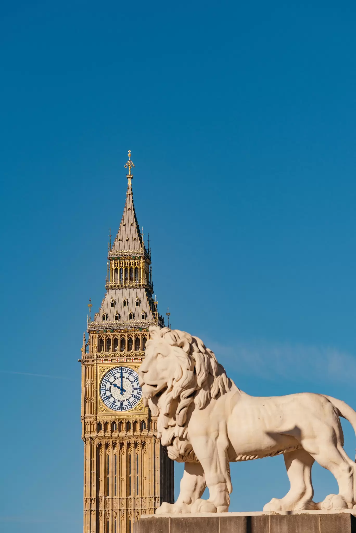Westminster Bridge's South Bank Lion and 'Big Ben' (Elizabeth Tower) of the Palace of Westminster, Westminster