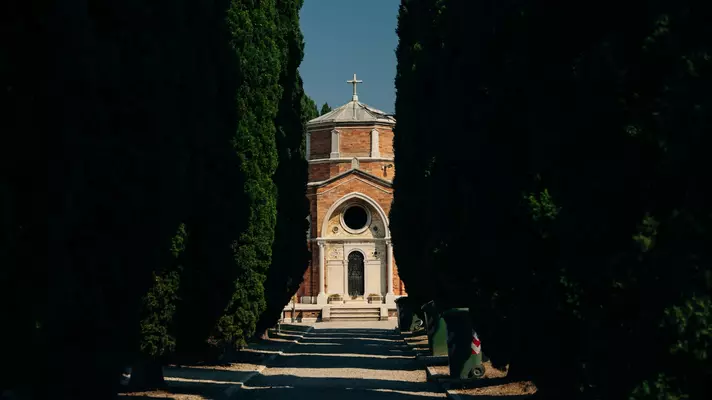 Venice, Italy - Sep, 2021: Architecture inside Cimitero di San Michele, Venice. High quality photo, License Type: media, Download Time: 2025-01-30T17:54:28.000Z, User: adouglaslott59, Editorial: true, purchase_order: 65050 - Digital Destinations and Articles, job: future digital articles, client: future digital articles, other: Ann Douglas Lott