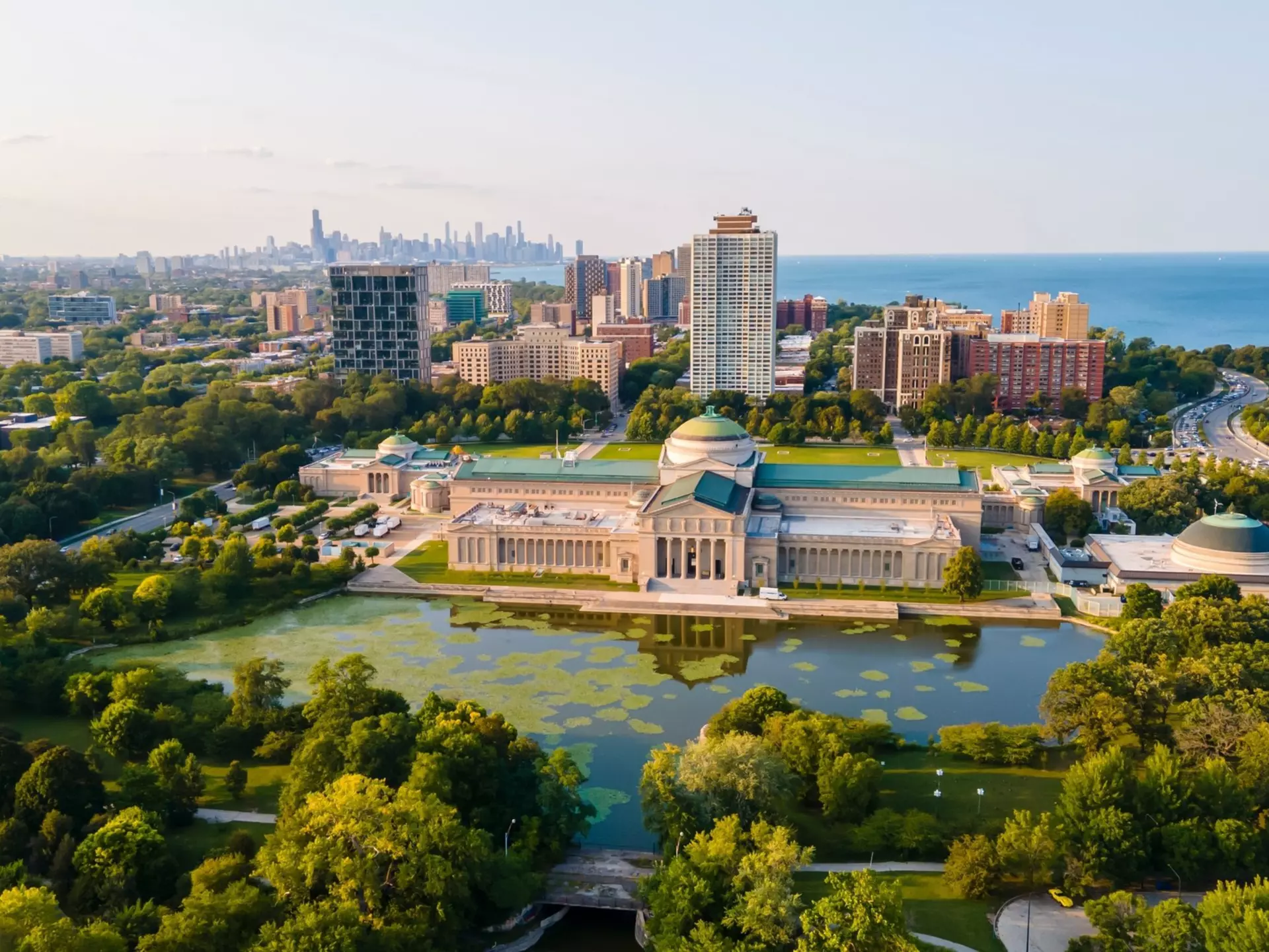 This guide to local transit will help you get around Chicago. ezellhphotography/Shutterstock