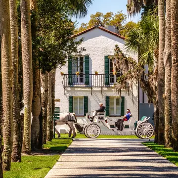 Explore beyond Savannah with thes day trips to beaches, islands and historic sites © Ken Schulze / Shutterstock