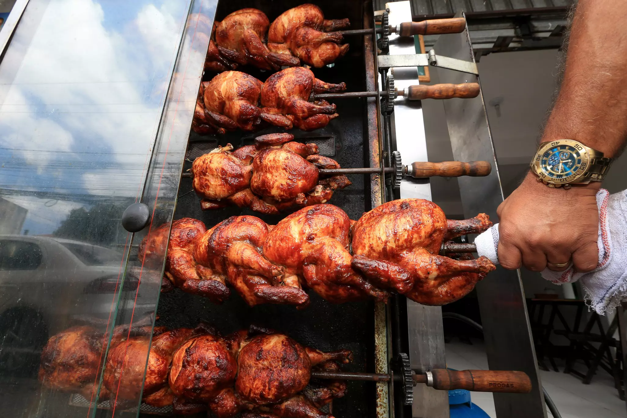 Look to Brazil's street food for a quick and cheap bite © Joa_Souza / Getty Images