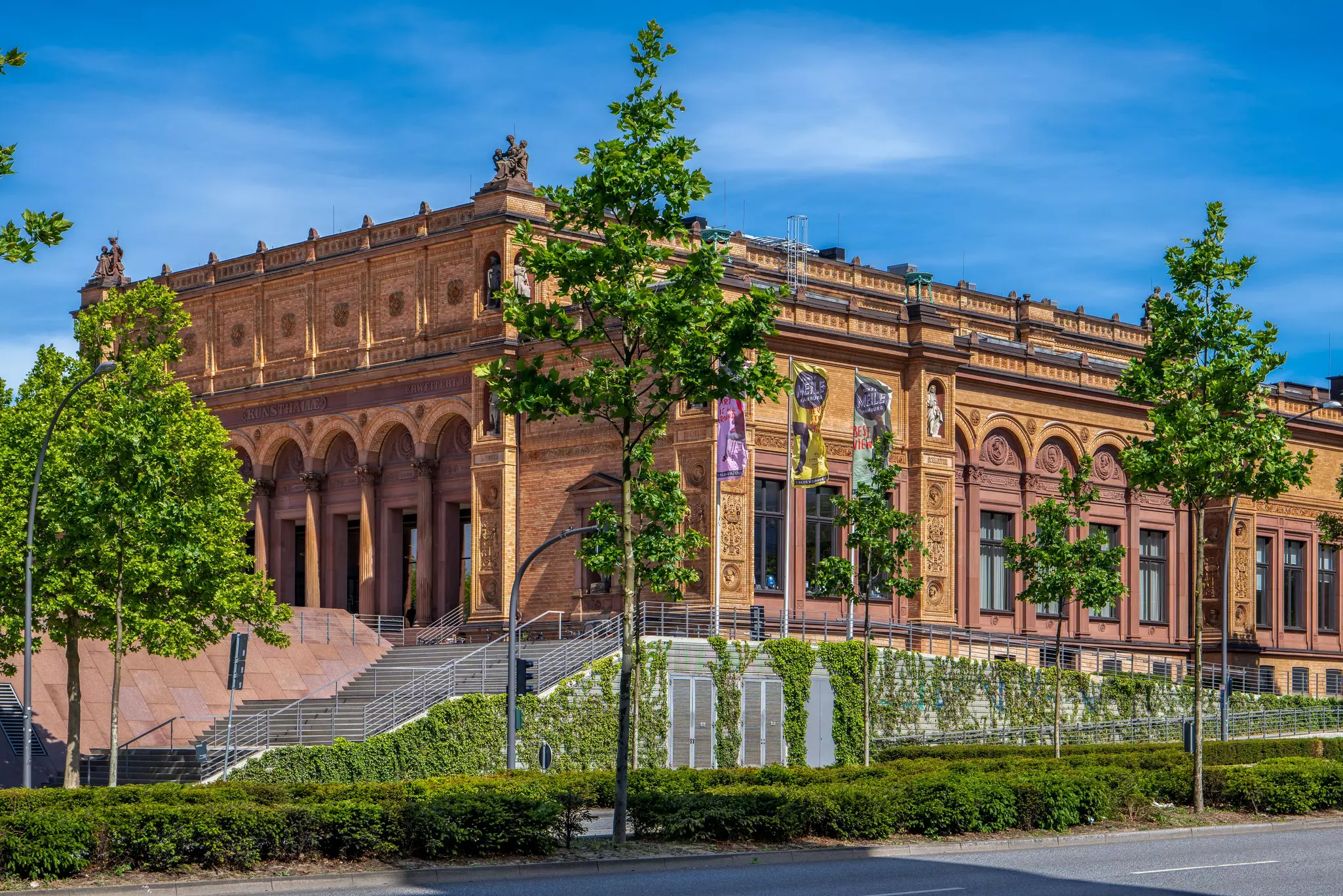 The grand exterior of the Hamburg Kunsthalle, the city's top art museum.