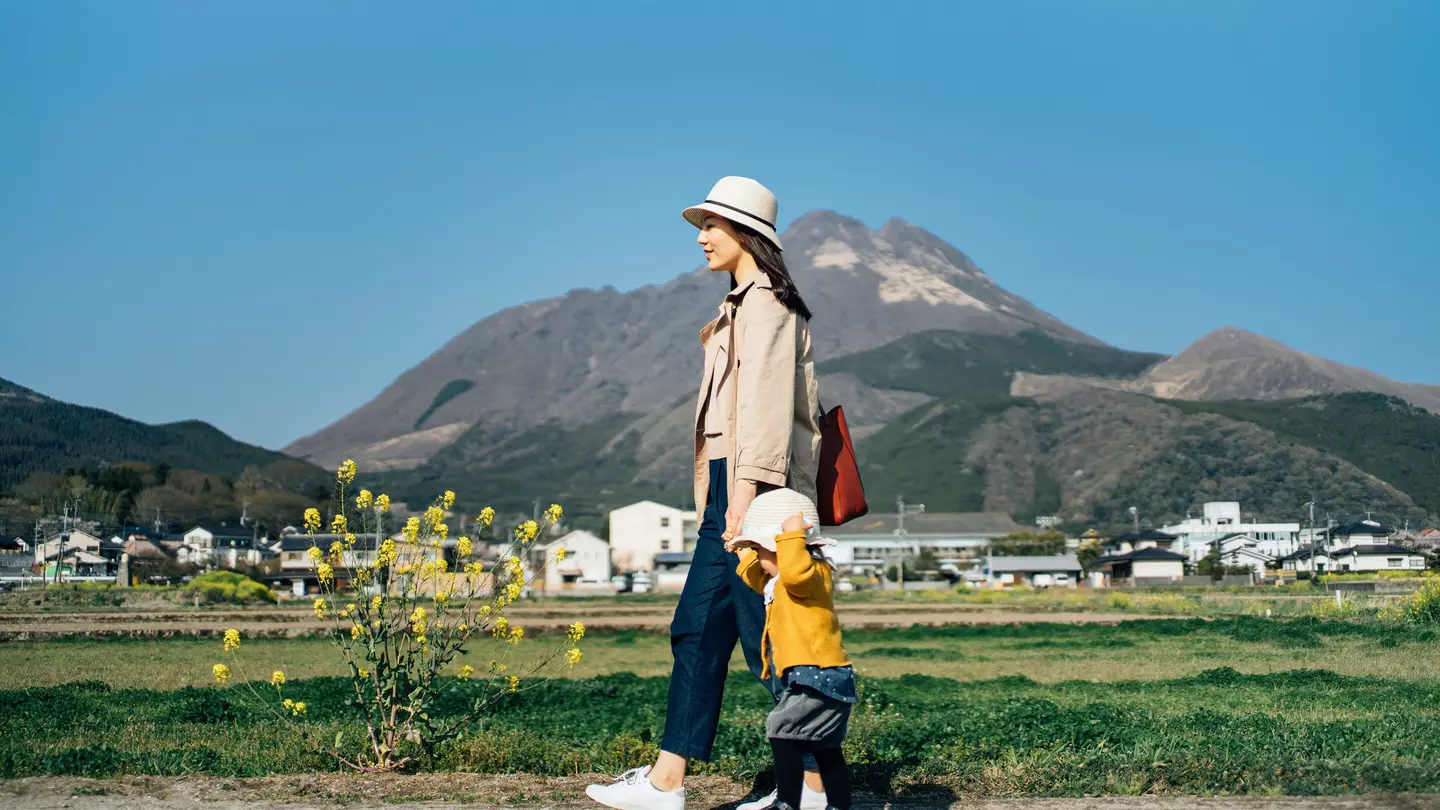 Traveling with a toddler can be a frightening thought, but with a little planning and the right destination, everyone will have a great time. d3sign / Getty Images