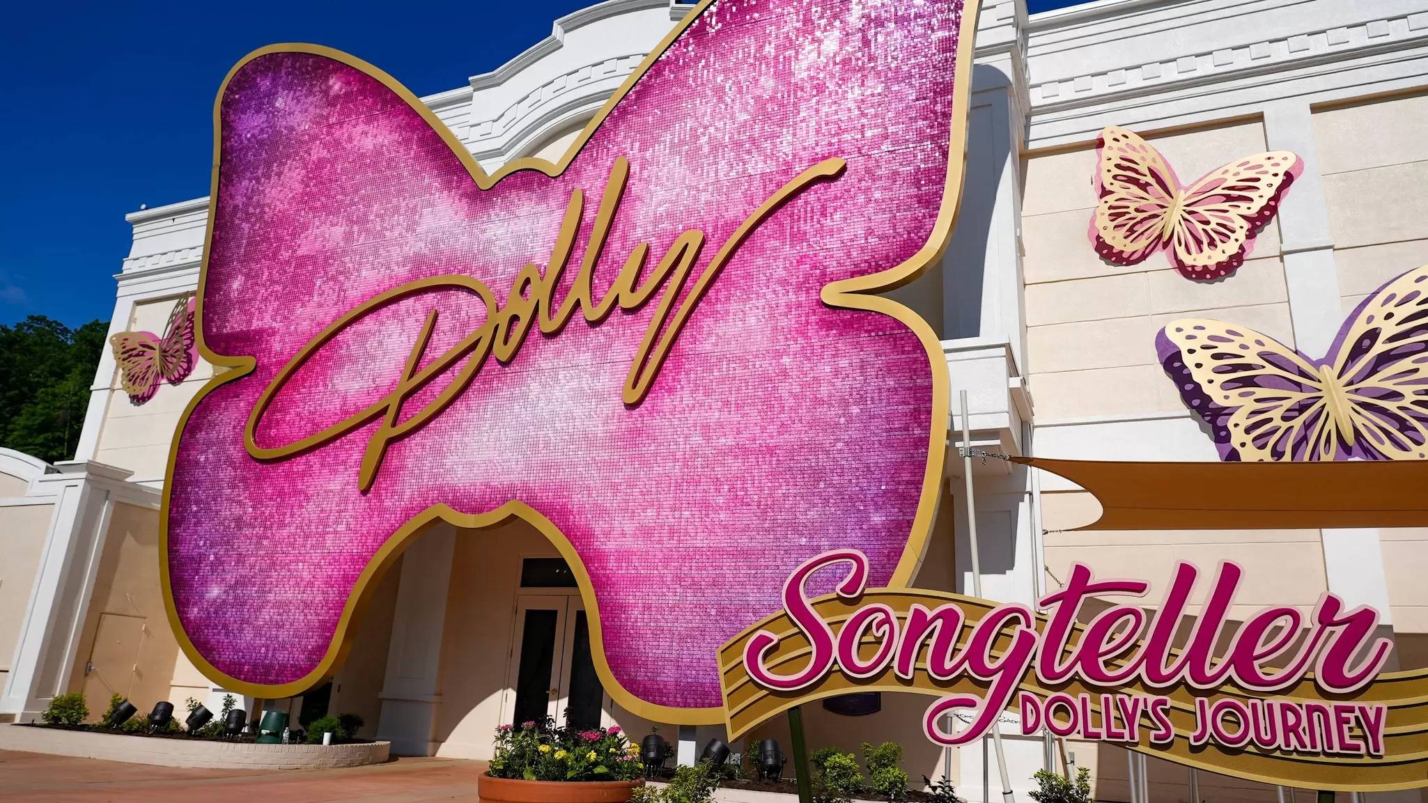 Follow Dolly's journey through her career at this new exhibit in Dollywood © The Dolly Parton Experience