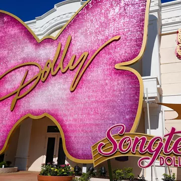 Follow Dolly's journey through her career at this new exhibit in Dollywood © The Dolly Parton Experience