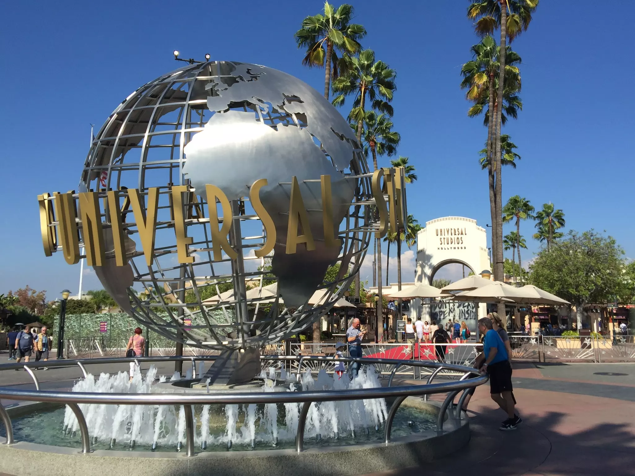 Outside Universal Studios entrance ©Tim Richards/Lonely Planet