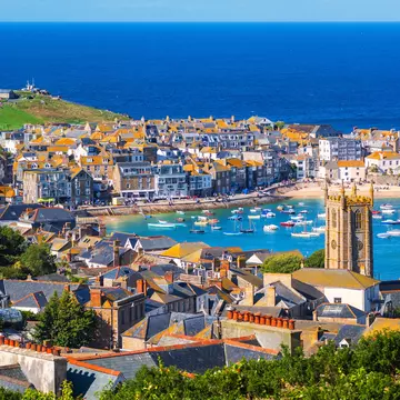 St Ives occupies a picturesque Atlantic setting. Boris Stroujko / Shutterstock