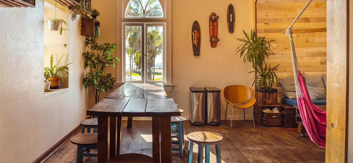 A common area at Samesun Venice Beach, a hostel in Venice, LA
