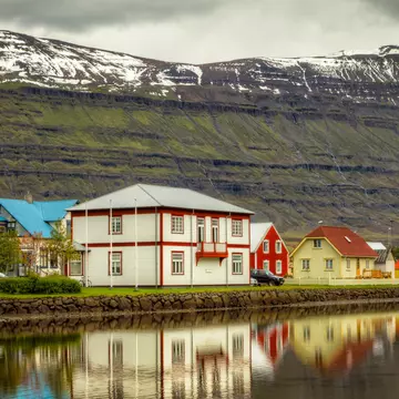 Waterfalls in SeyÃƒÂ°isfjÃƒÂ¶rÃƒÂ°ur