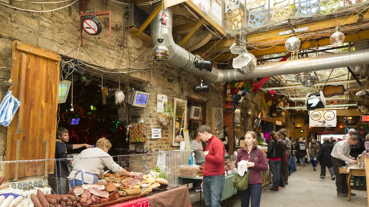 Szimpla Kert farmers market.