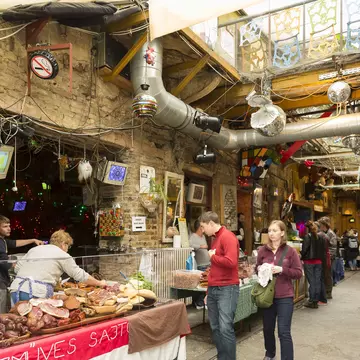 Szimpla Kert farmers market.