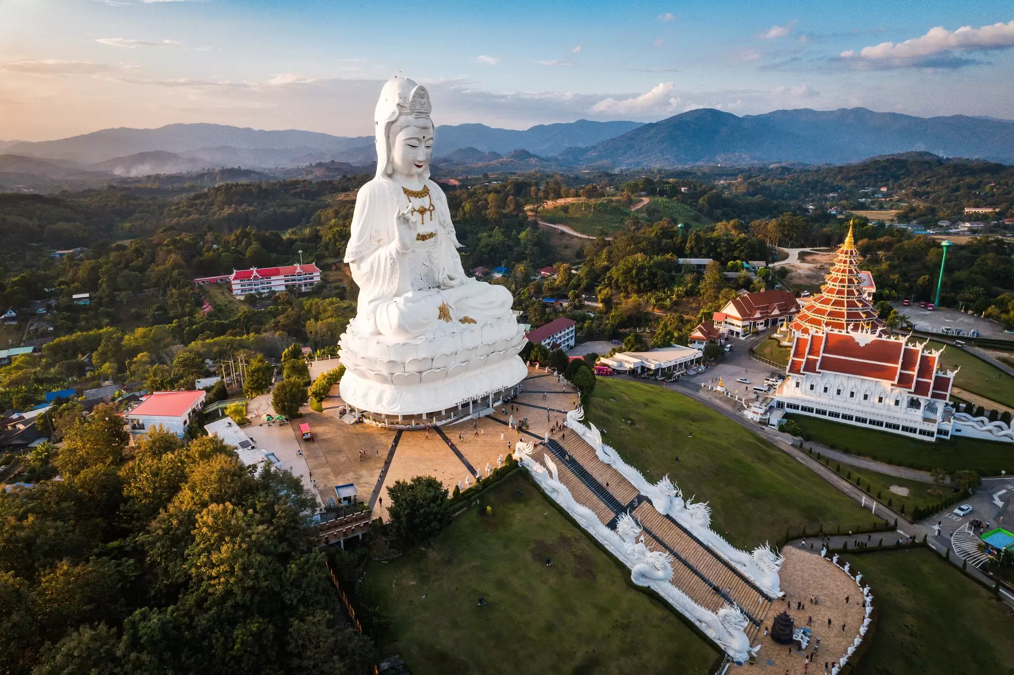 The towering Guan Yin statue at Wat Huay Pla Kang on the outskirts of Chiang Rai. Lemaret Pierrick/Shutterstock