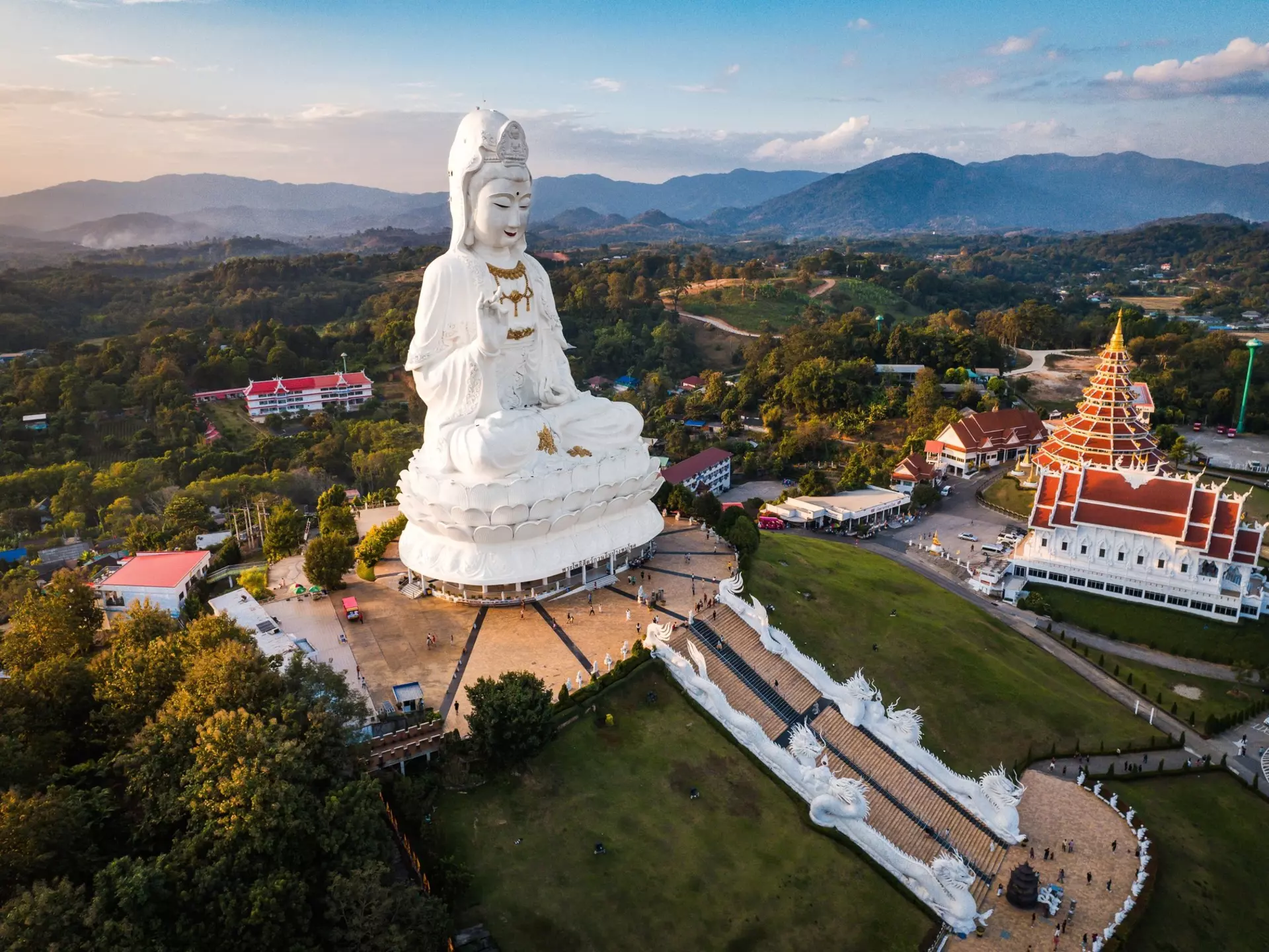 The towering Guan Yin statue at Wat Huay Pla Kang on the outskirts of Chiang Rai. Lemaret Pierrick/Shutterstock