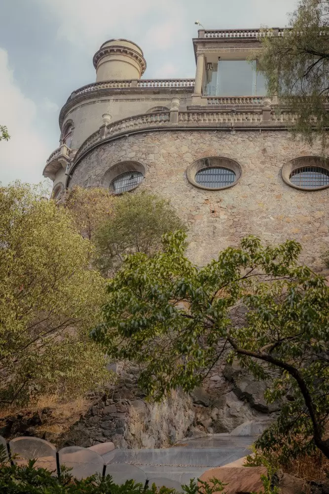 A view of a grand building in Chapultepec Park, CDMX