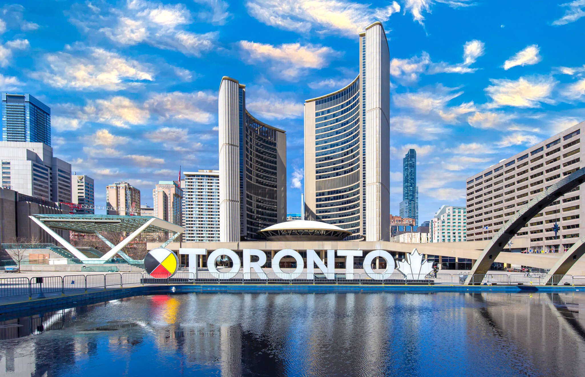 Exterior of the Toronto City Hall and Nathan Phillips square in Toronto, Canada.