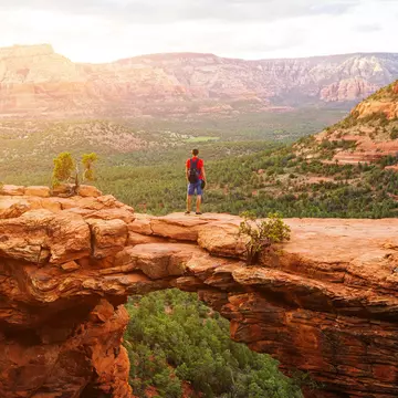Travel in Devil's Bridge Trail, man Hiker with backpack enjoying view, Sedona, Arizona, USA  License Type: media  Download Time: 2021-08-19T14:46:36.000Z  User: zachary.laks_lonelyplanet  Is Editorial: No  purchase_order:   