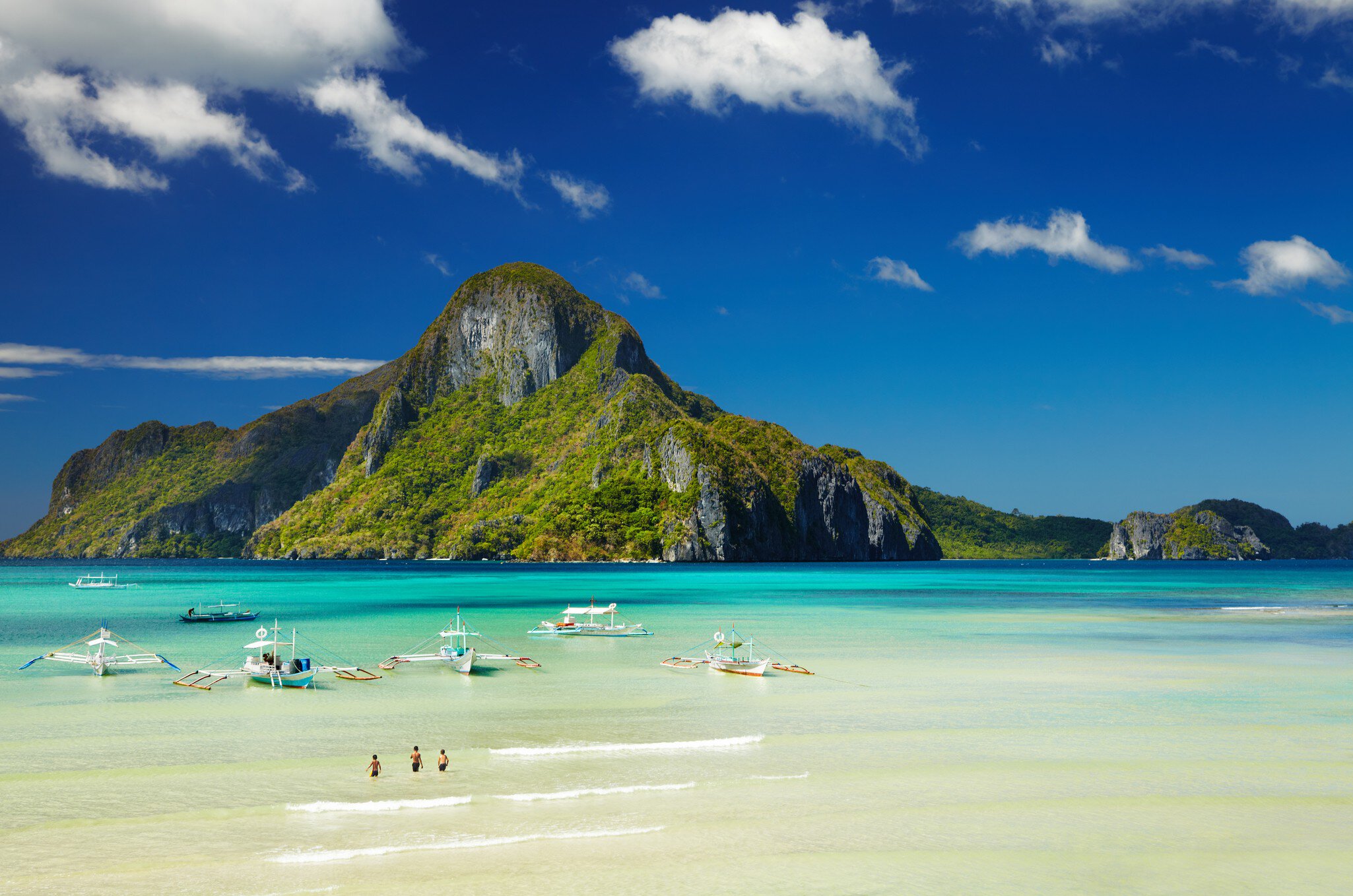 View of green mountain and tropical beach, El Nido bay, Palawan island, Philippines