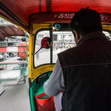 Tackle the mega-city of Delhi with confidence using this essential guide to the Delhi metro, autorickshaws, rideshares and more.
