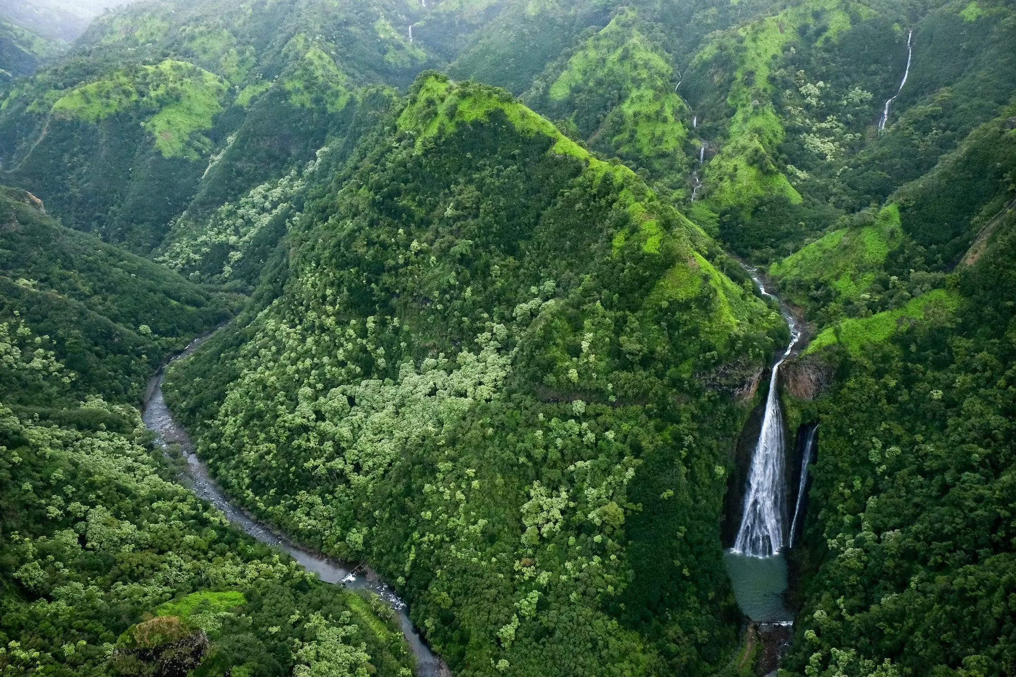 Aerial view of Mānāwaiopuna Falls in Kauaʻi.