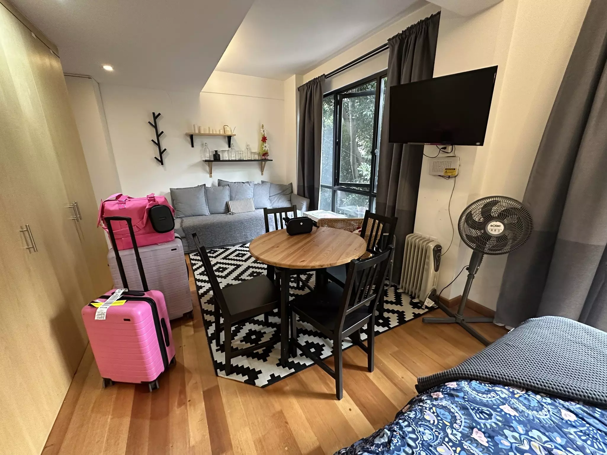 Apartment living room in Mexico City. © Melissa Yeager/Lonely Planet