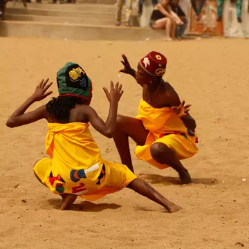 Children dancing on the beach during a Vodou festival in Benin © Cora Unk Photo / Shutterstock