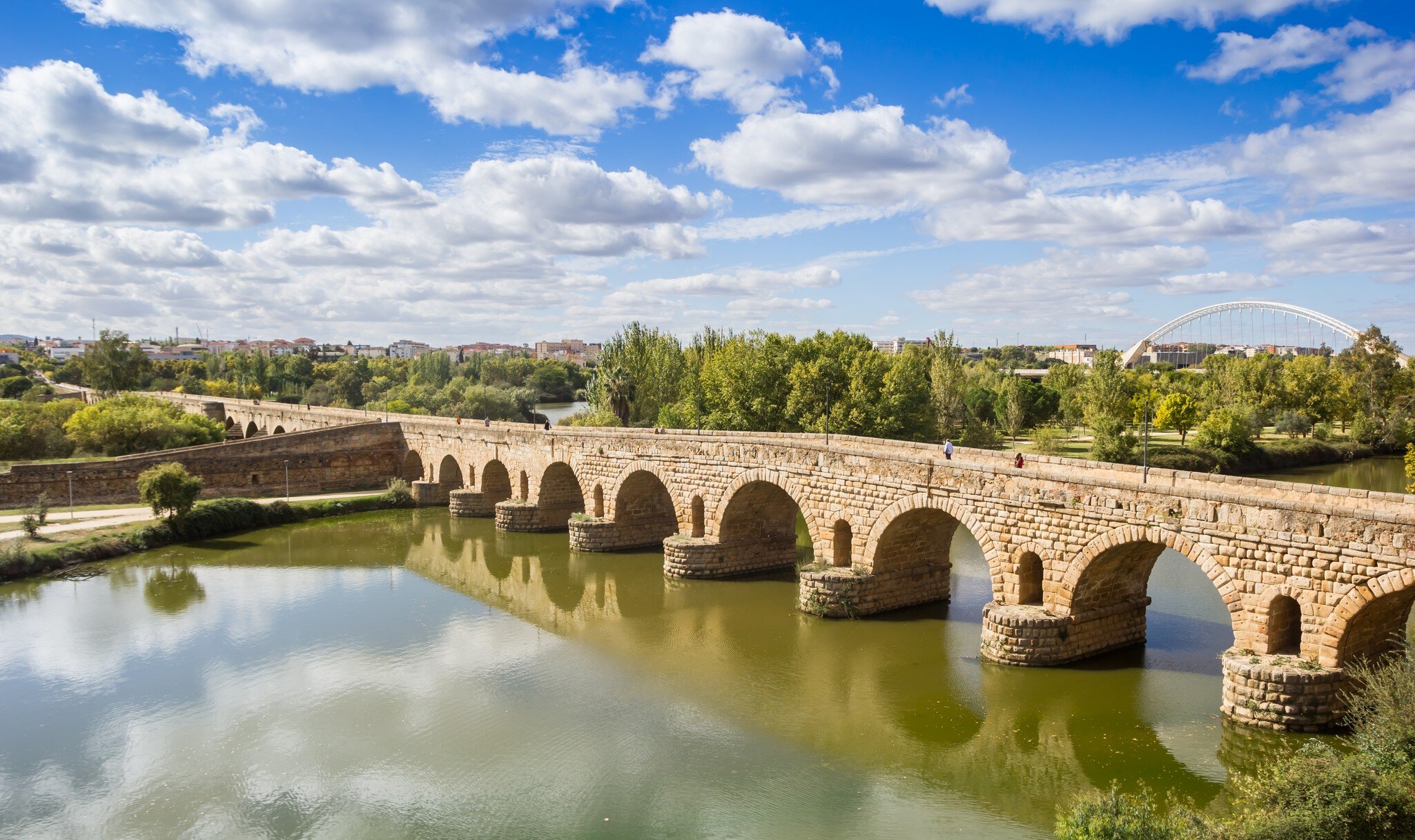 View of the historic Puente Romano crossing over the Río Guadiana in Mérida, Spain.