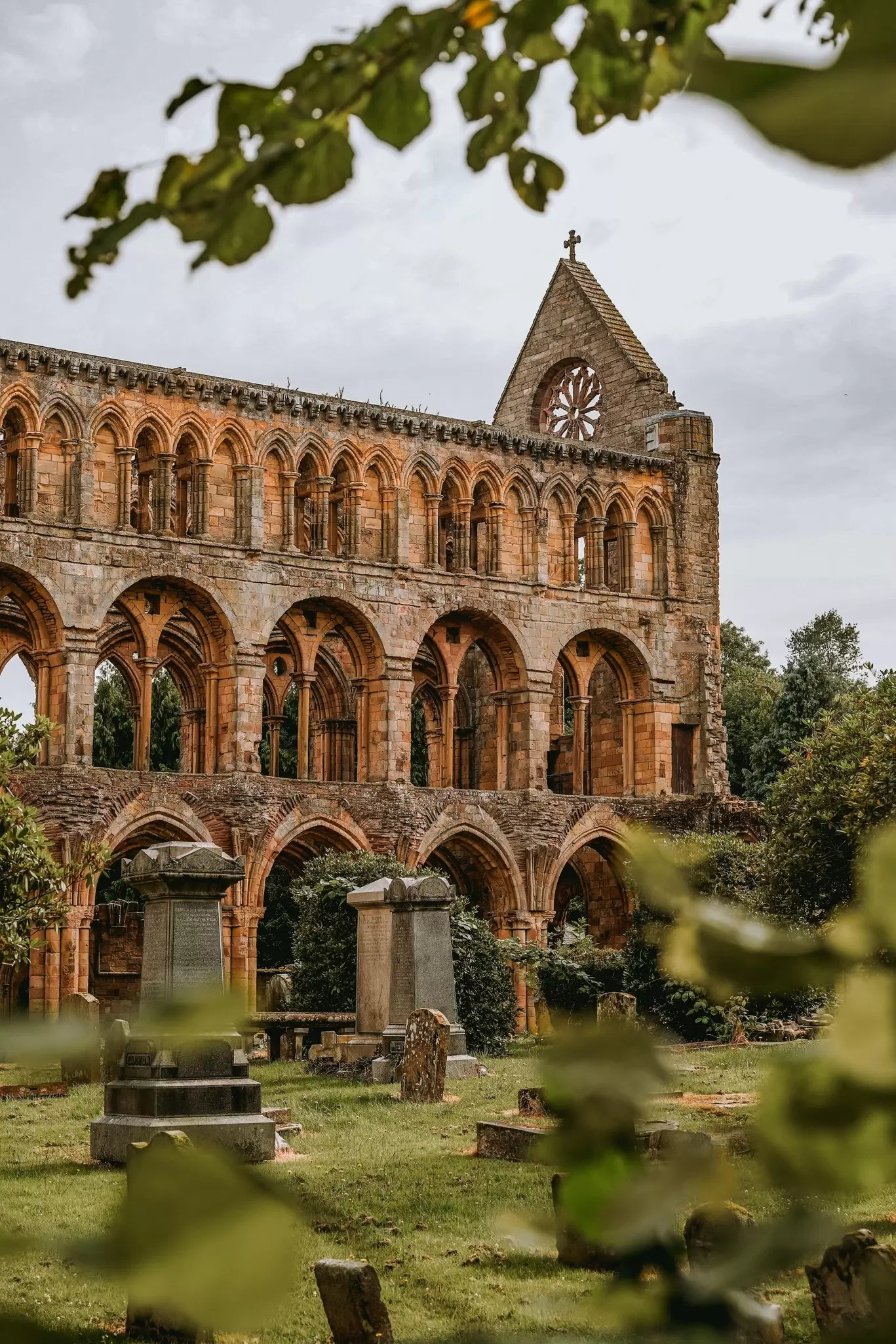 The ruins of Jedburgh Abbey. Milan Herr/Shutterstock