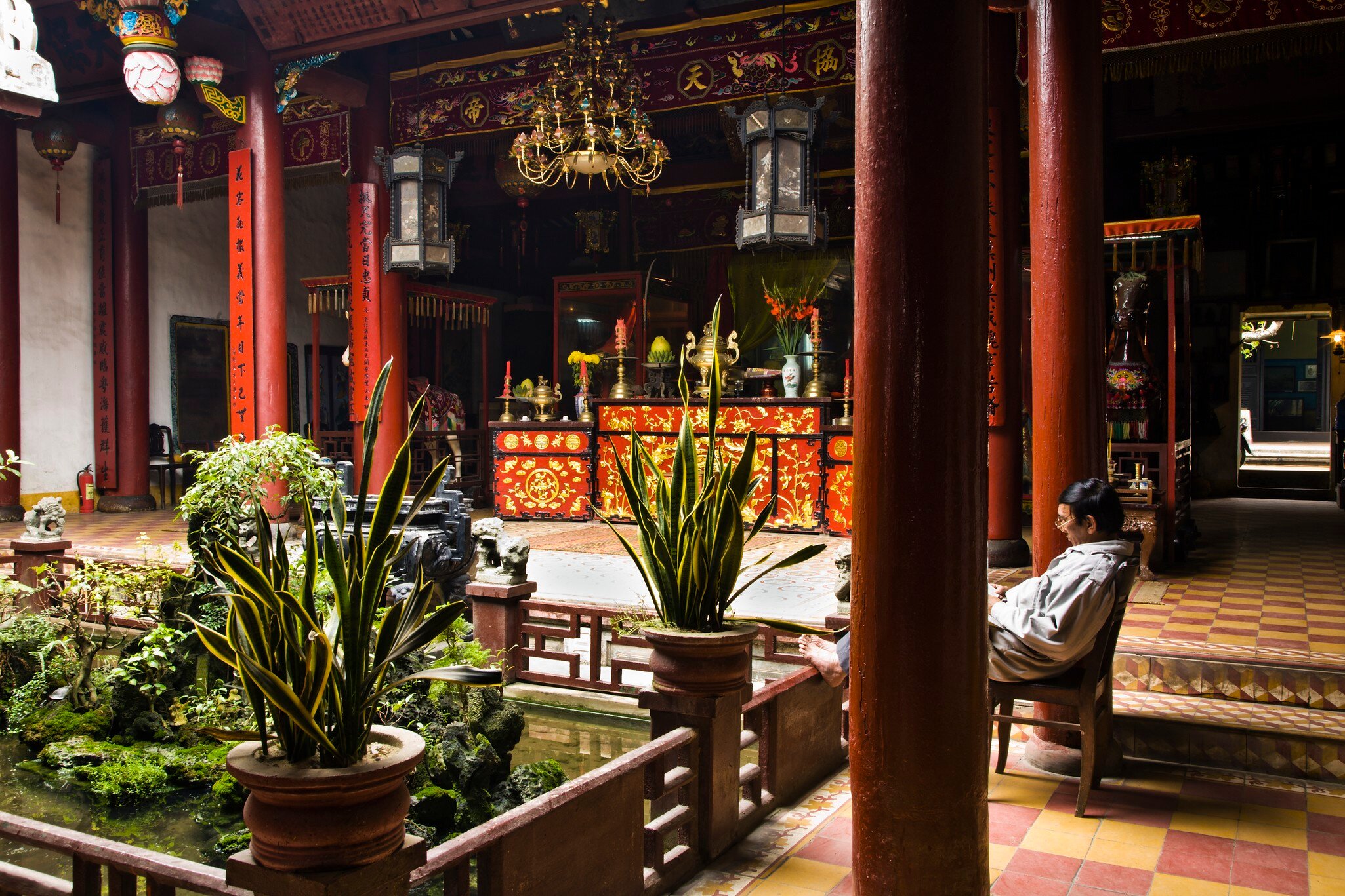 Interior of Quan Cong Temple.