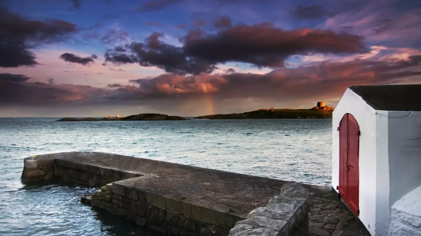 Coliemore Harbour at sunset in Dalkey Island © Lola Gavin / Getty Images