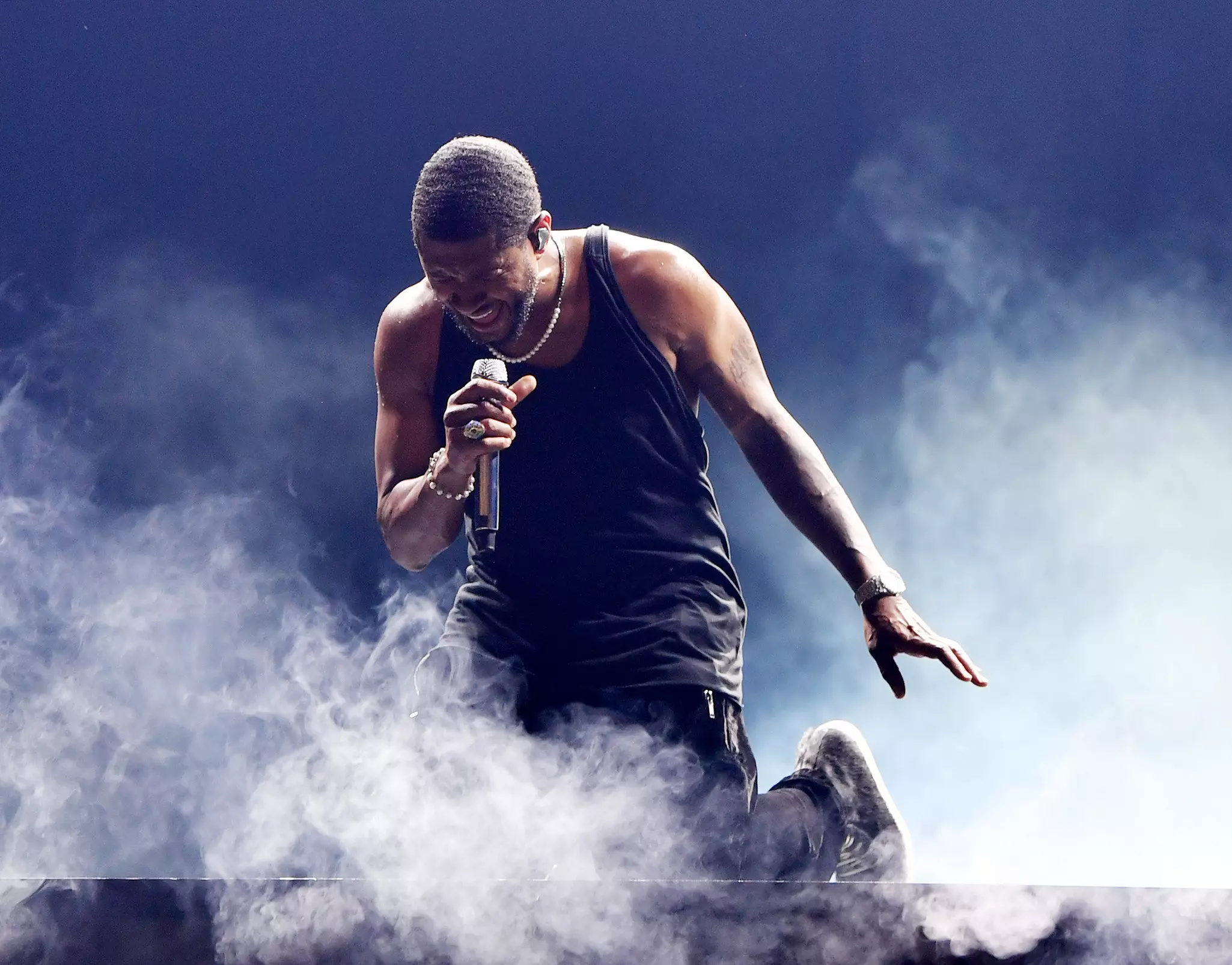 Singing and dancing showman extraordinaire Usher lights up the stage during My Way – The Vegas Residency at Park MGM © Denise Truscello / Getty Images for Dolby Live at Park MGM