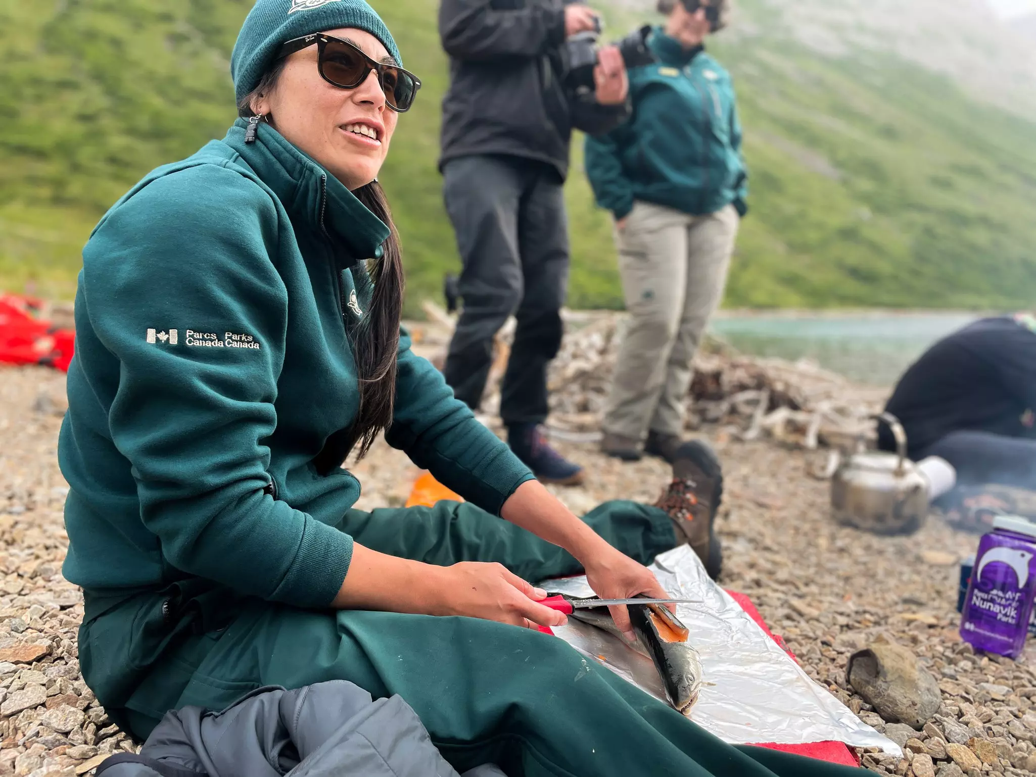 Parks Canada staffer Stephanie Webb guts char on the beach © Liz Beatty