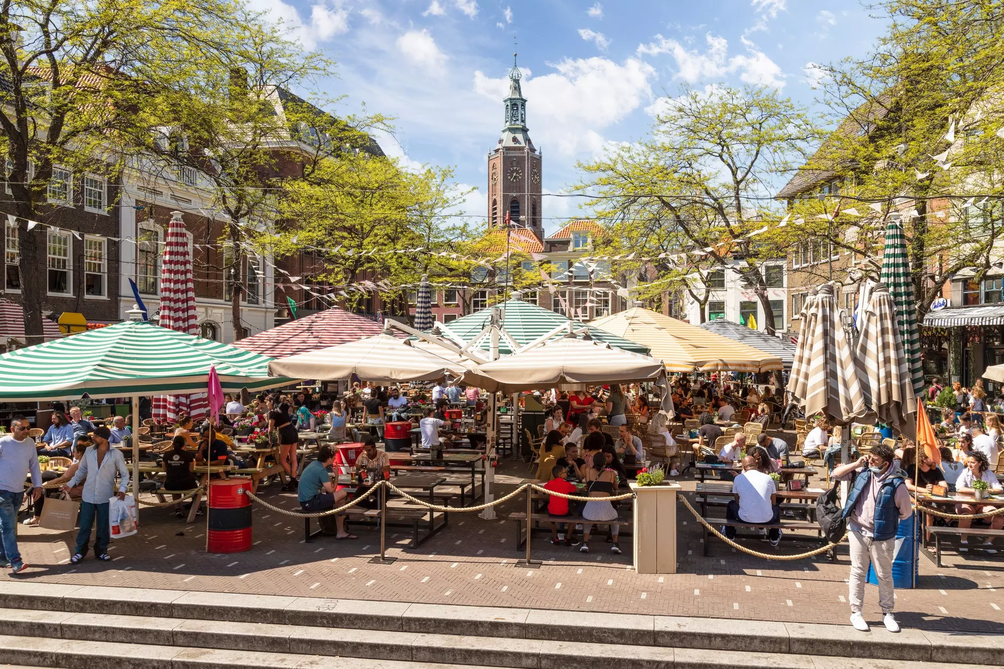 People dining outdoors at Grote Markt