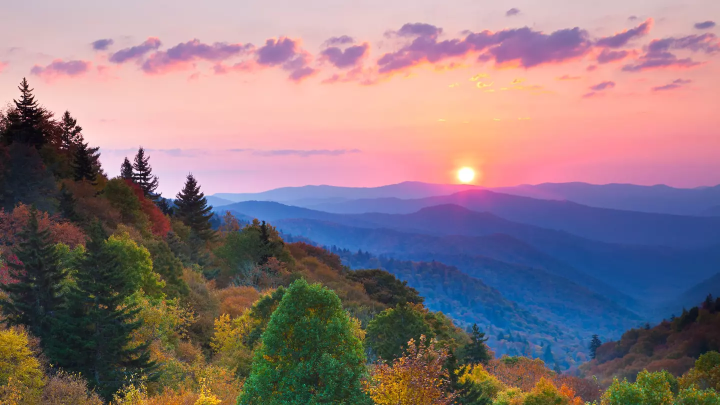 Leaf peeping season in the Smoky Mountains is September and October © KenCanning / Getty Images