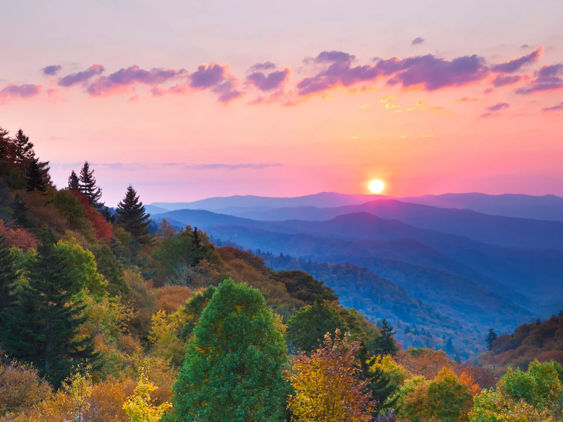 Leaf peeping season in the Smoky Mountains is September and October © KenCanning / Getty Images