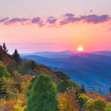 Leaf peeping season in the Smoky Mountains is September and October © KenCanning / Getty Images