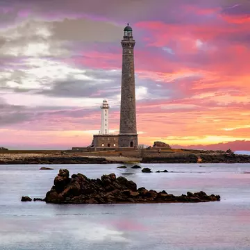 Prise de vue  du phare de l'Ã®le Vierge, le plus haut d'Europe en granit, construit entre 1897 et 1902, d'une hauteur de 84 mÃ¨tres, au zoom 18/135, 200 iso, f 18, 1/160 seconde
Prise de vue  du phare de l'île Vierge, le plus haut d'Europe en granit, construit entre 1897 et 1902, d'une hauteur de 84 mètres, au zoom 18/135, 200 iso, f 18, 1/160 seconde
1135111289