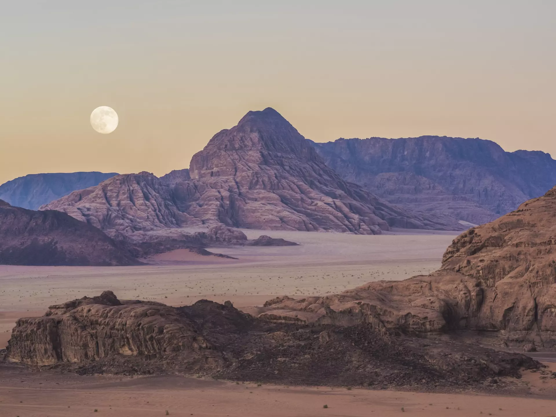 Lonely Planet Traveller Magazine, Issue 71, Jordan
Landsccape with moon.