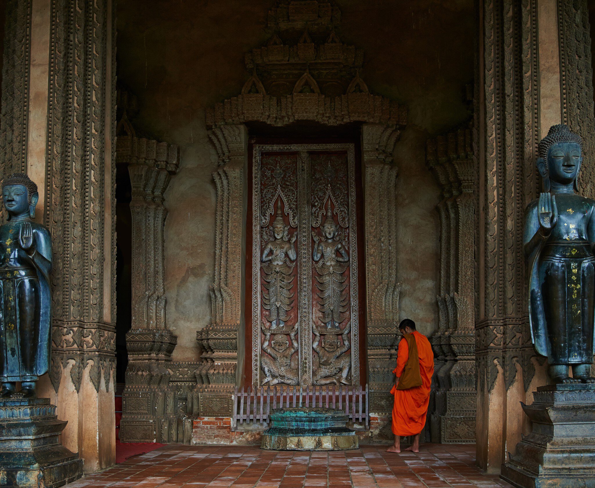 Monk at Hophrakeo temple.