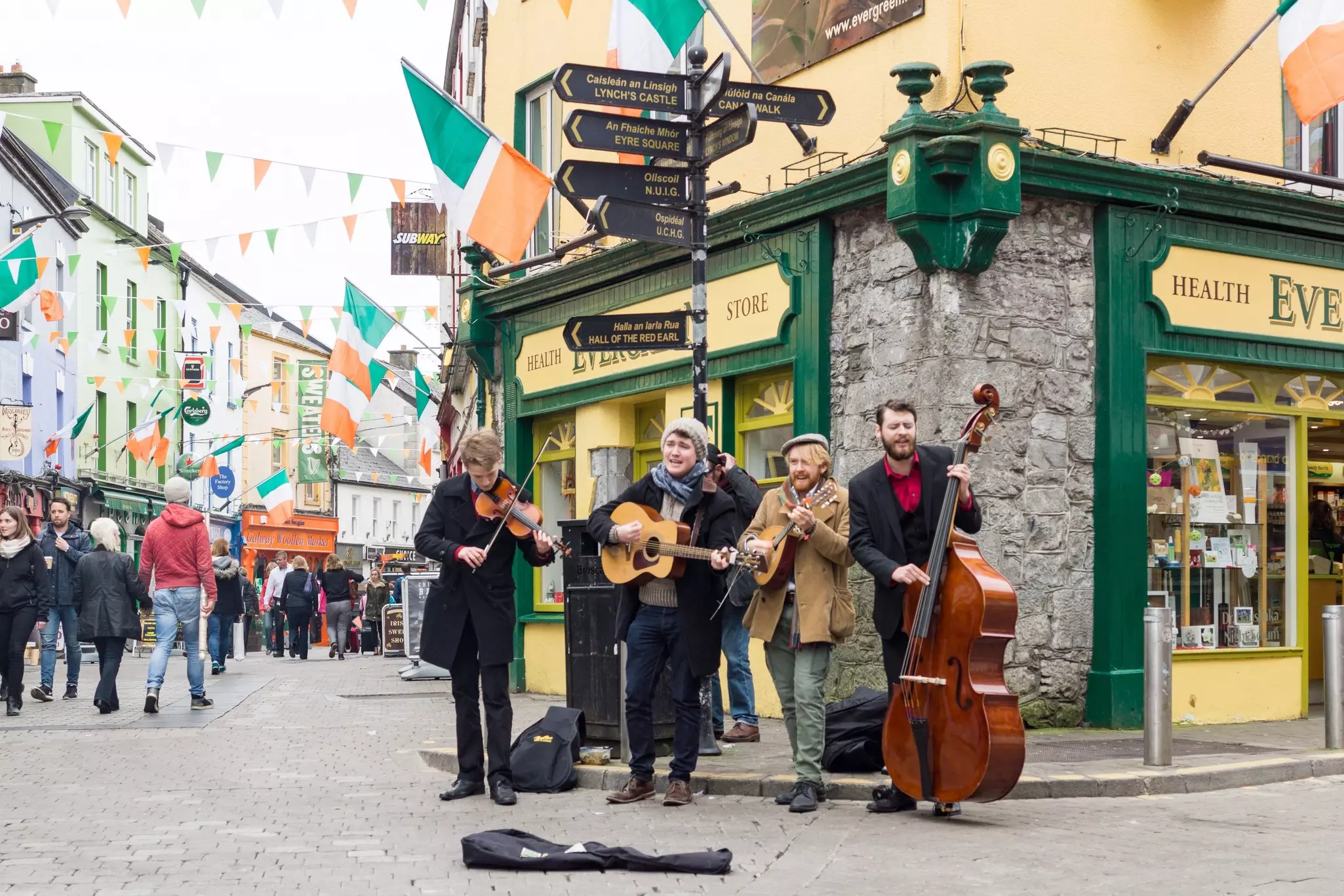 Musicians perform everywhere in Galway. Don’t forget to tip them © Achim Oberhauser / Oneworld Picture / Universal Images Group via Getty Images