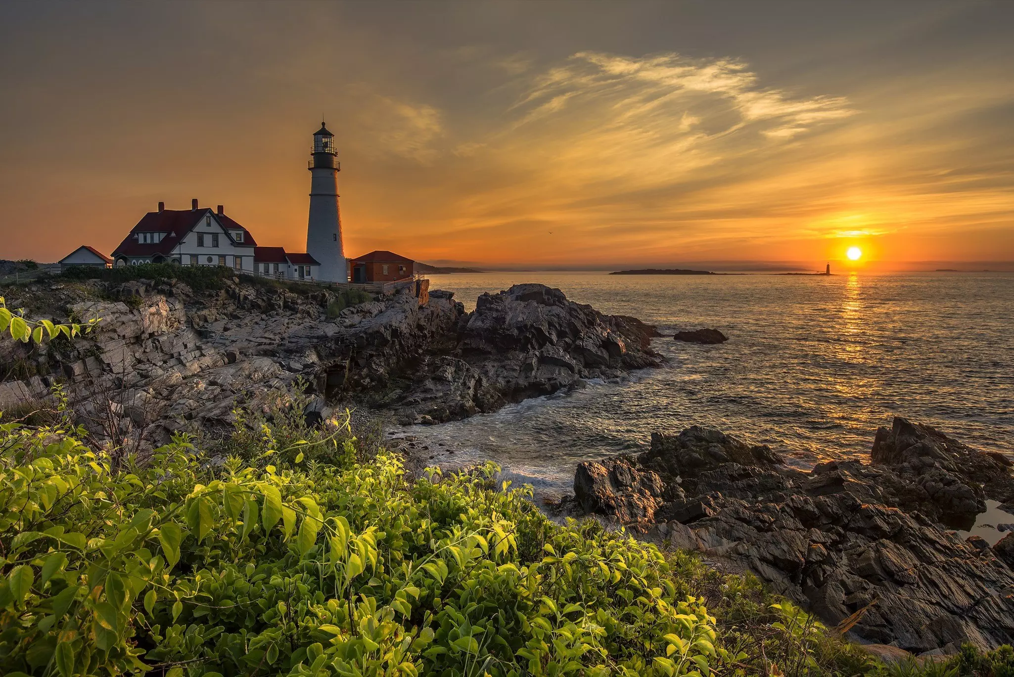 Take in one of the USA’s most beautiful coastlines on a “road trip” by boat along the Maine Island Trail © Shobeir Ansari / Getty Images