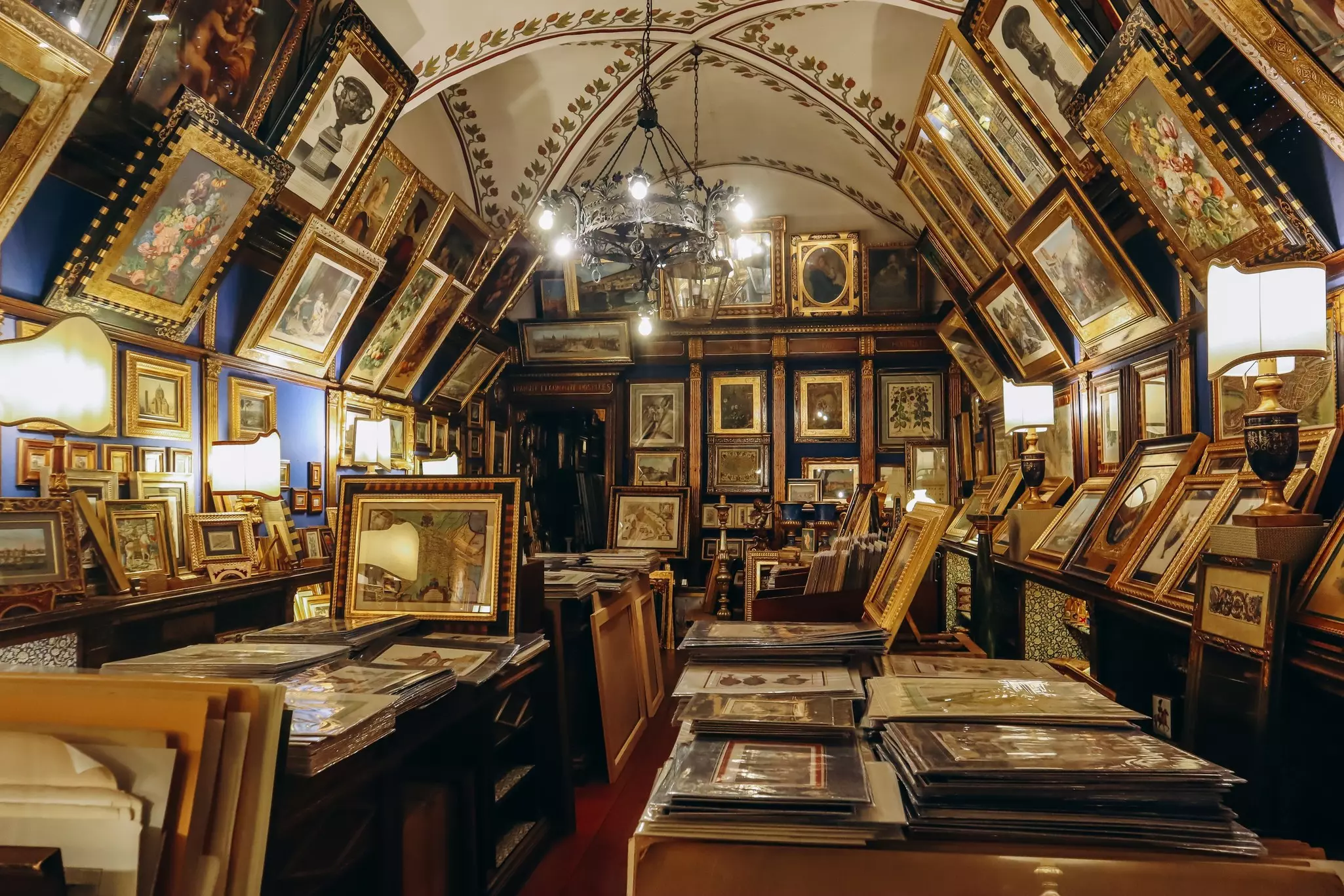 Antique shop in the center of Florence.