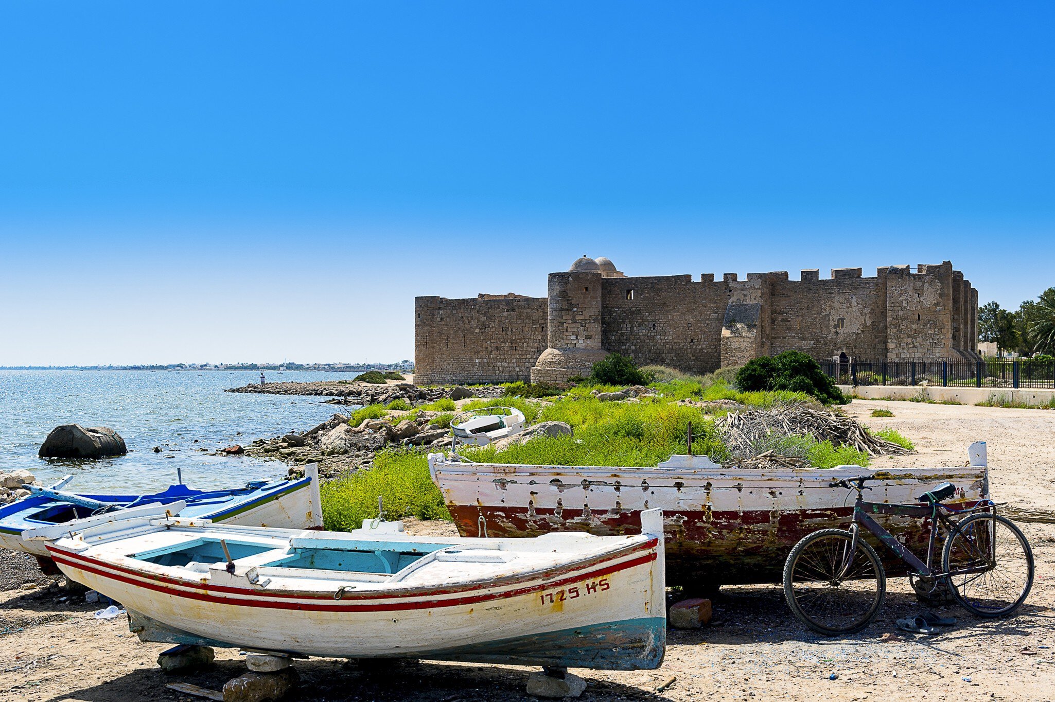 Tunisia, Djerba Island, Houmt Souk, Medenine Governorate, Fort Borj El Kebir. fotostock RM / Getty Images.